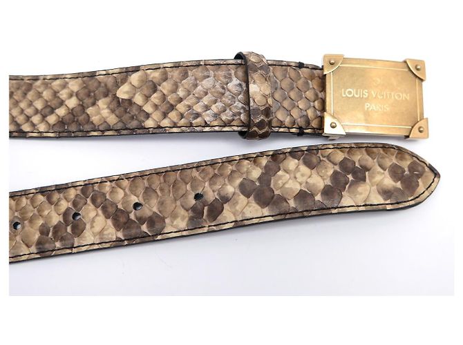 CINTURÃO LOUIS VUITTON FIVELA TRUNK DOURADA E COURO DE PYTHON BEGE T85 - vista 9