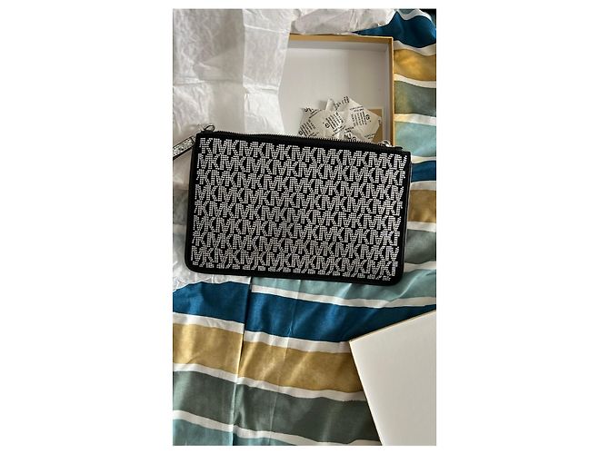 Clutch Michael Kors Logo Strass Negra Negro Hardware de plata - vista 2