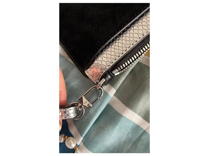 Clutch Michael Kors Logo Strass Negra Negro Hardware de plata - vista 6