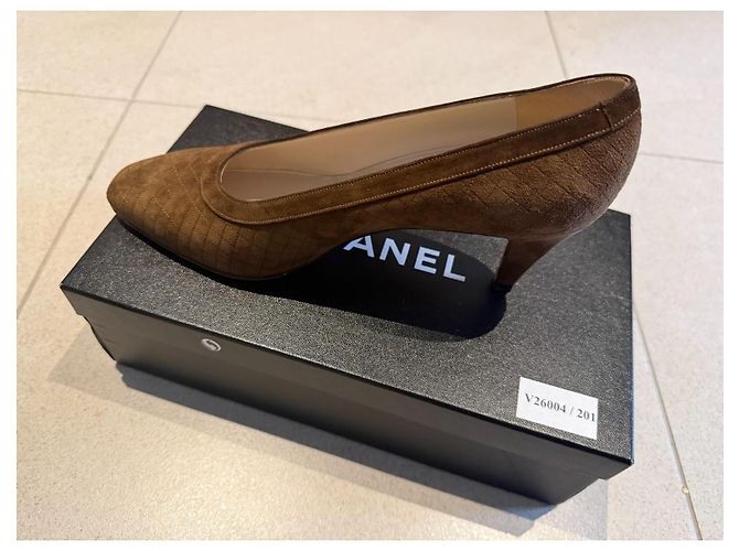 Décolleté Chanel in suede marrone taglia 39 - vista 12