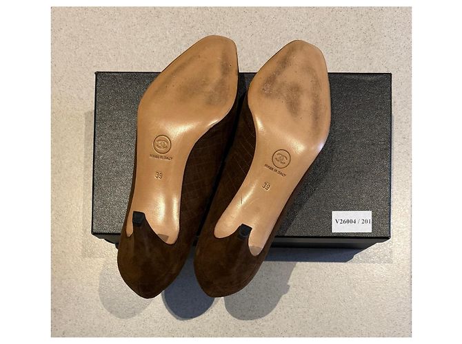Décolleté Chanel in suede marrone taglia 39 - vista 5