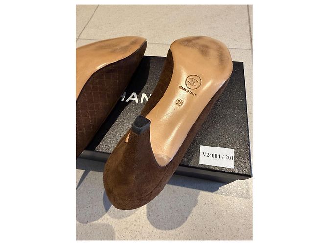 Décolleté Chanel in suede marrone taglia 39 - vista 6