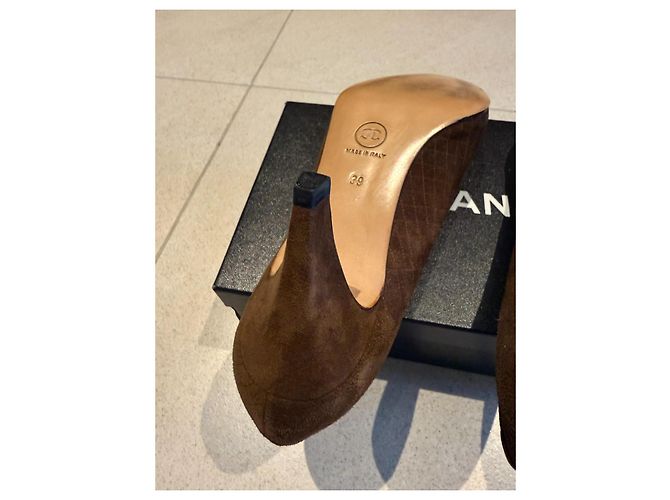 Décolleté Chanel in suede marrone taglia 39 - vista 7