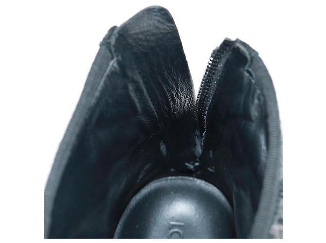 Sneakers Alte LOUIS VUITTON in Lana e Tela Nera LV Auth 158597M Nero - vista 20