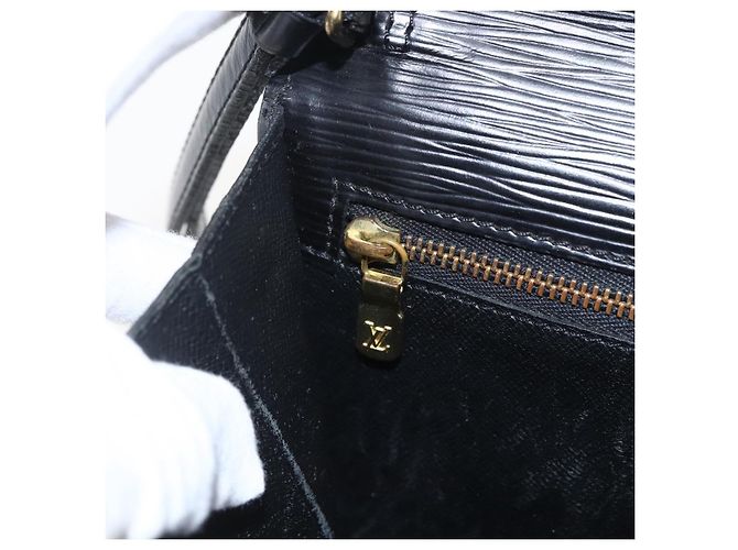 LOUIS VUITTON Epi Serie Dragonne Clutch Bag Nero M52612 LV Auth LNZ266 - vista 21