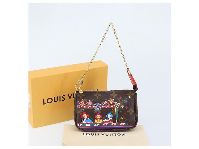 LOUIS VUITTON Vivienne Mini Pochette Accessoires Pouch M69976 LV Auth 173256SAM Monograma - vista 12