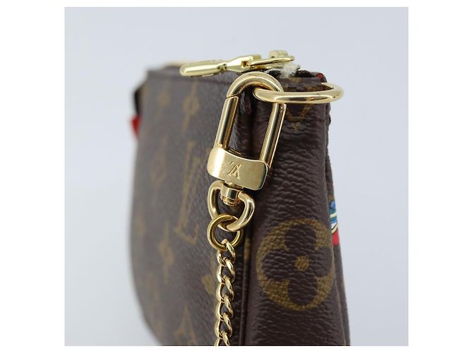 LOUIS VUITTON Vivienne Mini Pochette Accessoires Pouch M69976 LV Auth 173256SAM Monograma - vista 18
