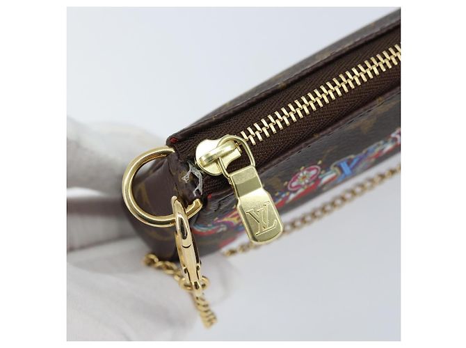 LOUIS VUITTON Vivienne Mini Pochette Accessoires Pouch M69976 LV Auth 173256SAM Monograma - vista 19