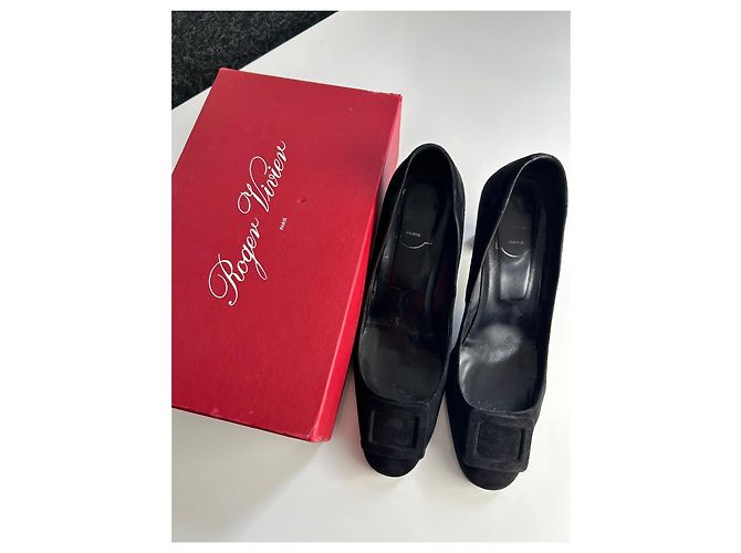 Décolleté Roger Vivier New Buck 75 in suede nero - vista 12