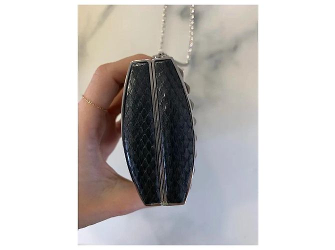 Clutch Judith Leiber Goddess in Metallo Argento e Pitone - vista 3