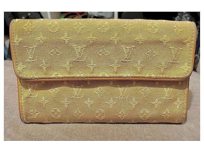 Cartera Louis Vuitton Monogram Amarillo - vista 2