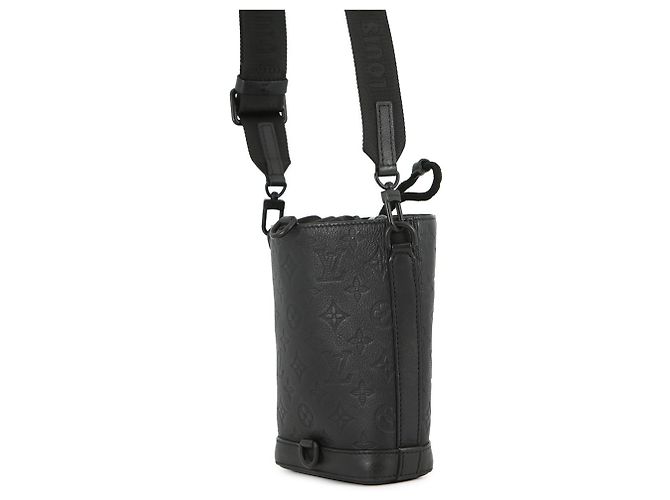 Noe Bolsa de ombro Noé Monogram Shadow da Louis Vuitton em couro preto - vista 2