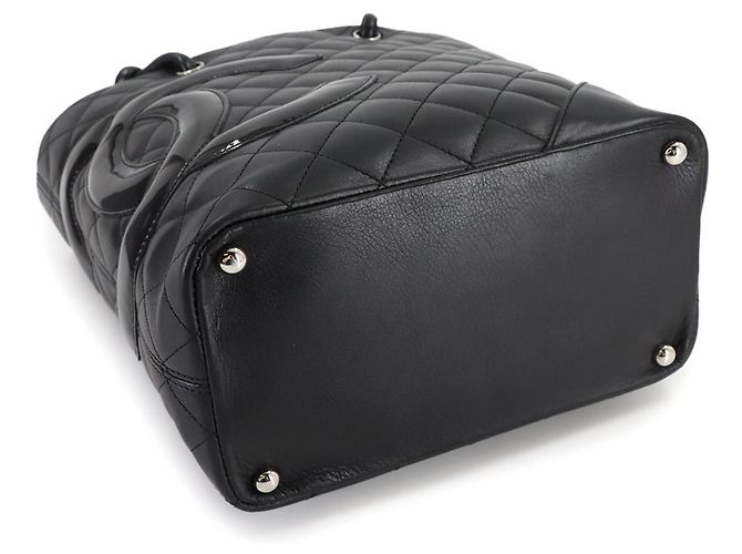 CHANEL Cambon Linie Medium Tote Bag aus schwarzem Lackkalbsleder mit silberner Hardware () - Ansicht 5
