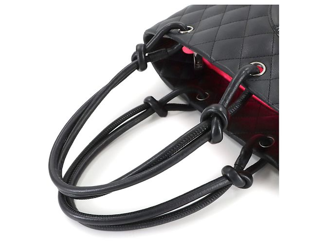 CHANEL Cambon Linie Medium Tote Bag aus schwarzem Lackkalbsleder mit silberner Hardware () - Ansicht 6