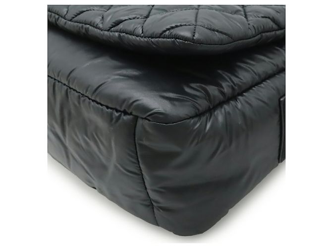 CHANEL Borsa a Spalla Piccola Coco Cocoon Matelassé in Nylon e Pelle, Nera, Nero - vista 4