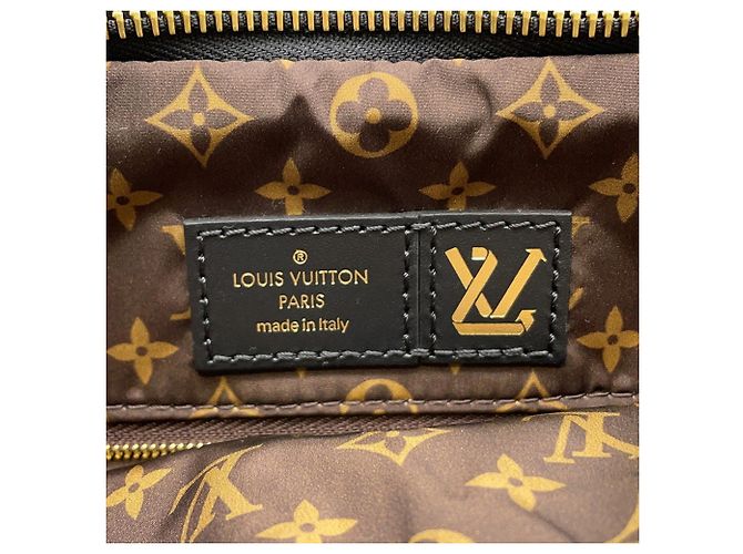Coussin Zaino Louis Vuitton in nylon riciclato/Monogramma LV cuscino in nero - vista 10