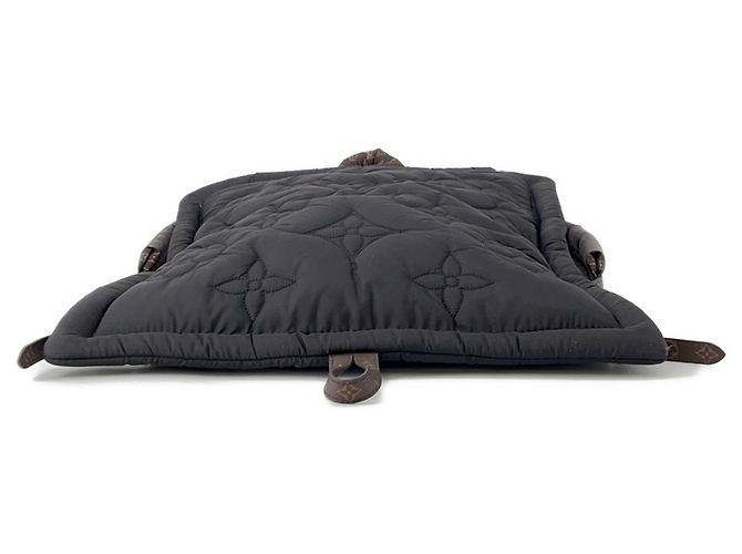 Coussin Zaino Louis Vuitton in nylon riciclato/Monogramma LV cuscino in nero - vista 3