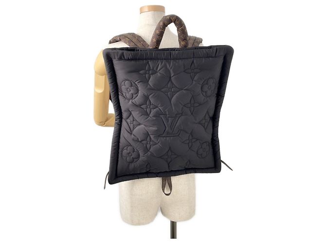 Coussin Zaino Louis Vuitton in nylon riciclato/Monogramma LV cuscino in nero - vista 4