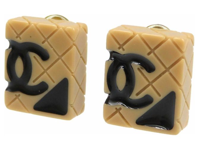 Orecchini in plastica GP beige e neri con marchio Coco della linea Cambon di Chanel Nero - vista 2