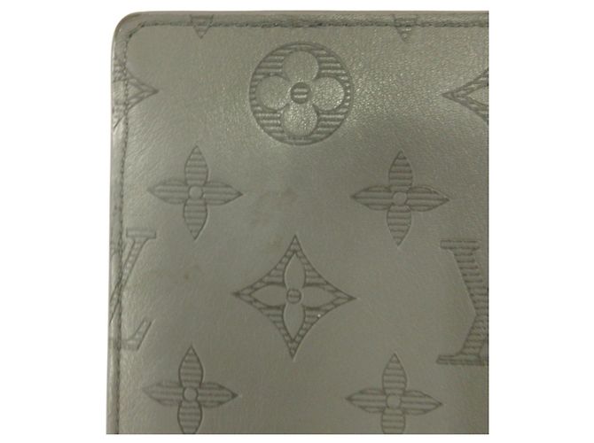 LOUIS VUITTON Portefeuille Brazza Bifold Monogram Shadow, Cuir, Gris, Pour Hommes et Femmes Marron - vue 3