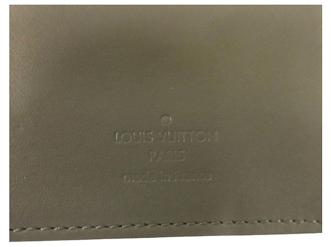 LOUIS VUITTON Portefeuille Brazza Bifold Monogram Shadow, Cuir, Gris, Pour Hommes et Femmes Marron - vue 7