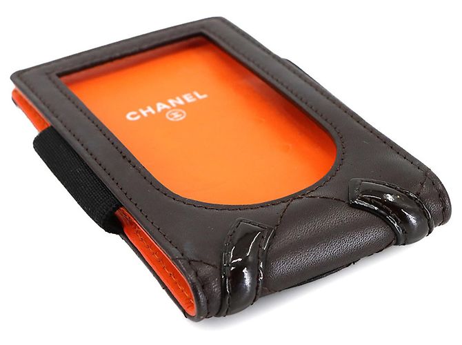 Custodia per iPod CHANEL Cambon, pelle marrone ed smalto - vista 3