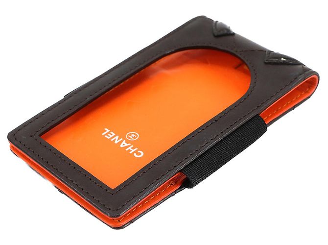 Custodia per iPod CHANEL Cambon, pelle marrone ed smalto - vista 4