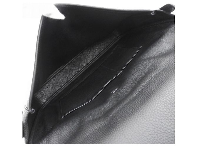 Hermès Hermes Victoria J gravierte Schultertasche aus schwarzem Taurillon - Ansicht 3