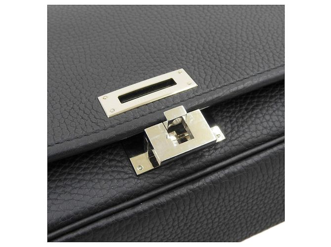 Hermès Hermes Victoria J gravierte Schultertasche aus schwarzem Taurillon - Ansicht 5