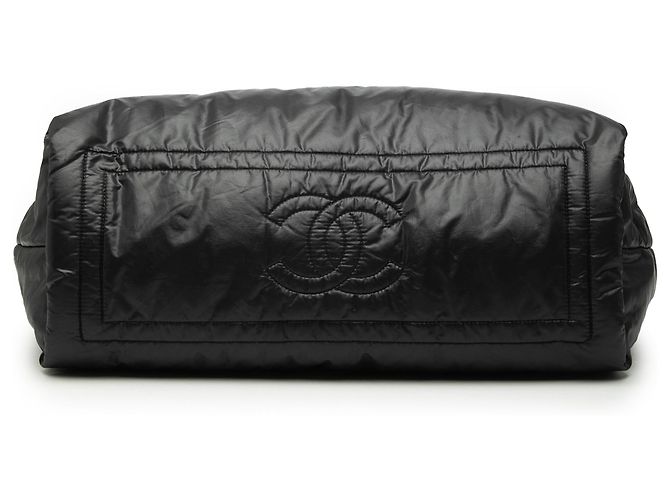 Bolsa tote Coco Cocoon em nylon acolchoado preto médio da Chanel Bordeaux - vista 3