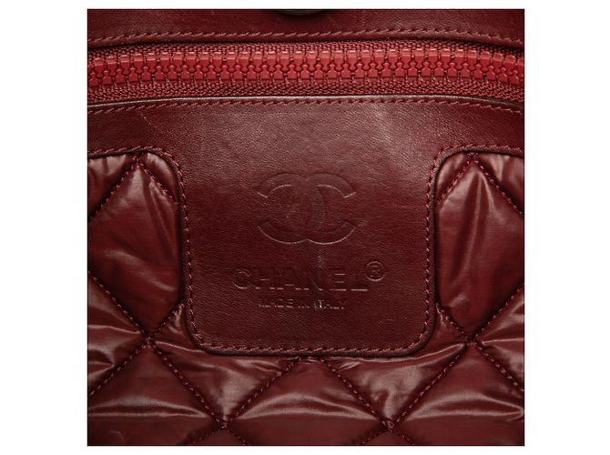 Bolsa tote Coco Cocoon em nylon acolchoado preto médio da Chanel Bordeaux - vista 5