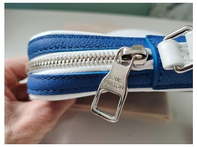 Borsa a tracolla Louis Vuitton Danube Blu Eggshell in tela Bianco sporco - vista 4
