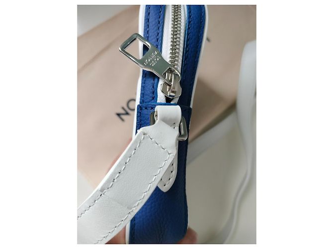 Borsa a tracolla Louis Vuitton Danube Blu Eggshell in tela Bianco sporco - vista 9