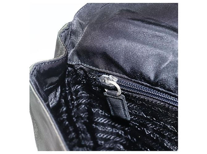 Bolso de Hombro PRADA de Nylon y Cuero Caqui Auth 173639 - vista 21