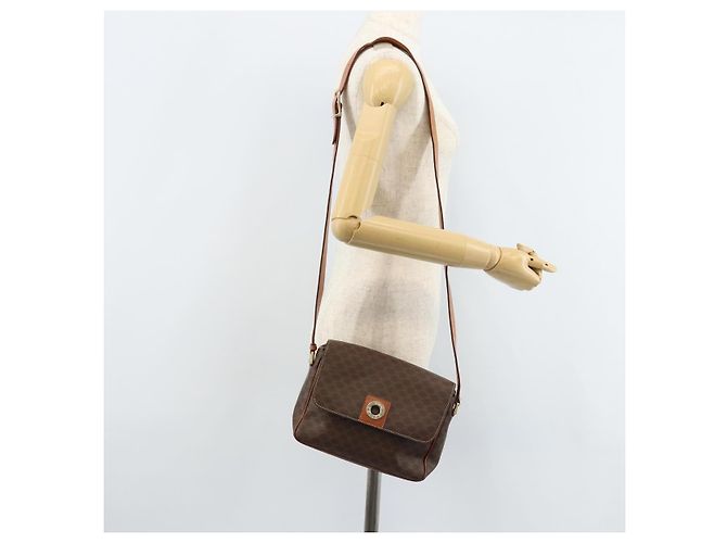 Céline Sac à bandoulière circulaire en toile Macadam CELINE en cuir PVC marron et or Auth ep13354 Doré - vue 22