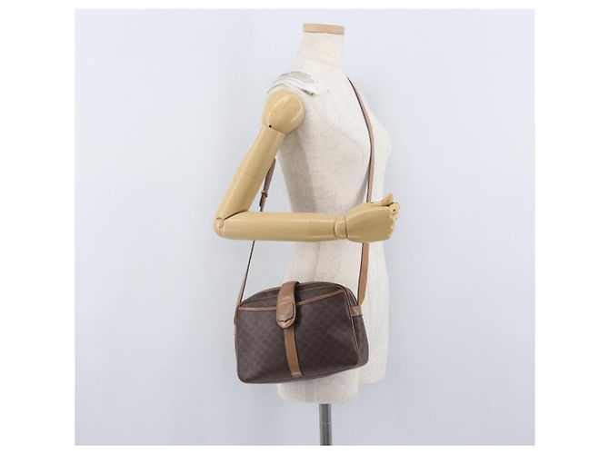 Céline CELINE Macadam Canvas Schultertasche aus PVC-Leder Braun Gold Auth 172285 Golden - Ansicht 23