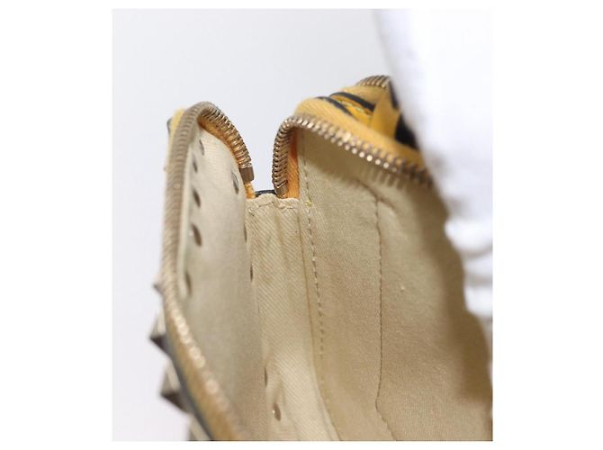 Borsa a Spalla Rock Studs in Pelle Giallo Oro Auth BA10807 di Gianni Versace D'oro - vista 23