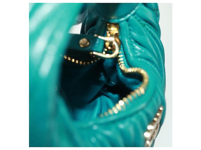 Borsa a Spalla Miu Miu Matelassé Micro Hobo in Pelle Verde Oro Auth 168972SM D'oro - vista 22