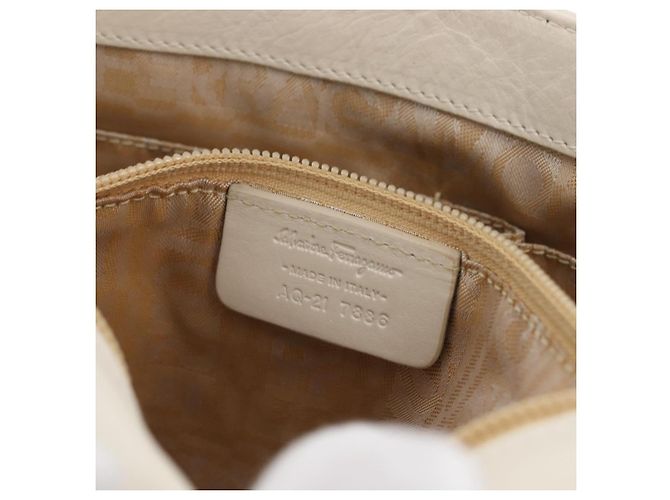 Borsa a mano One Belt in pelle bianca e argento di Salvatore Ferragamo Auth am10782 Bianco - vista 11
