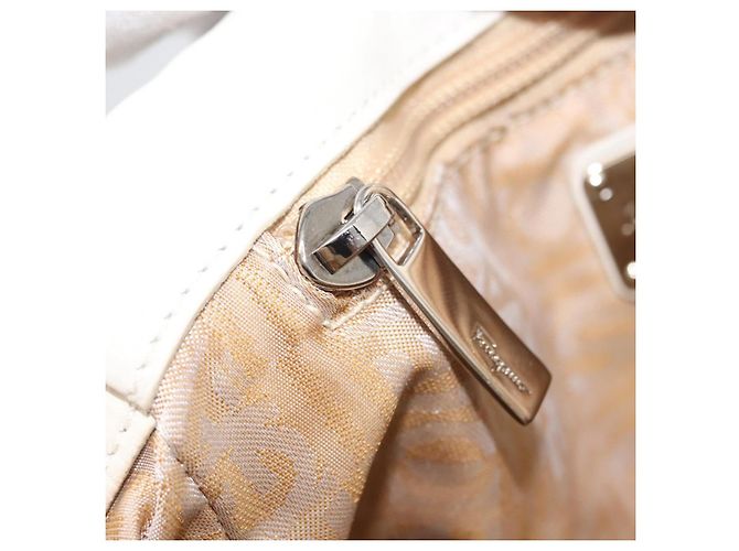 Borsa a mano One Belt in pelle bianca e argento di Salvatore Ferragamo Auth am10782 Bianco - vista 26