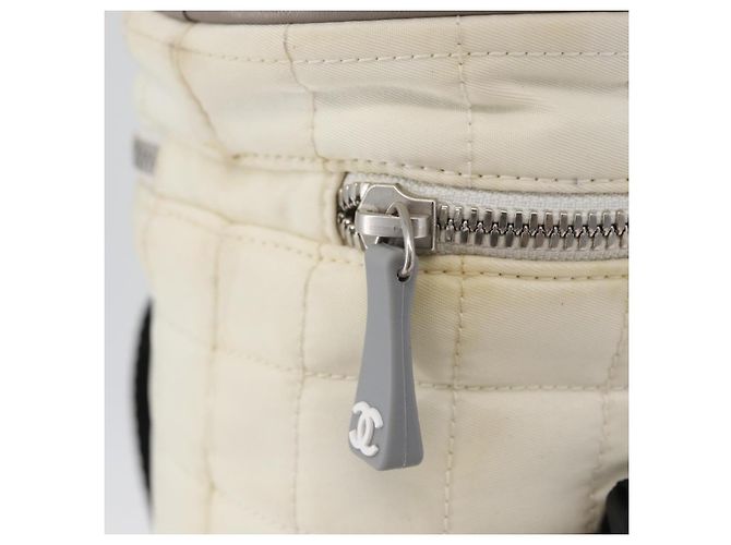 Borsa porta bottiglia in nylon bianco e argento della linea sportiva CHANEL con CC Auth bs33406 - vista 9