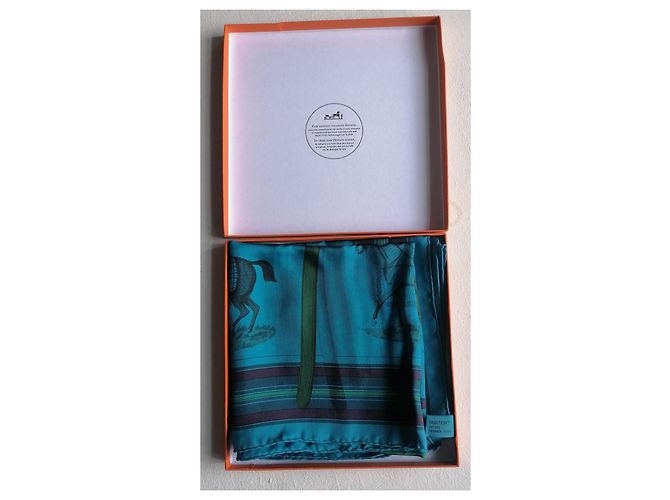 Sciarpa Hermès in seta turchese con motivo cavallo 86x86 - vista 3