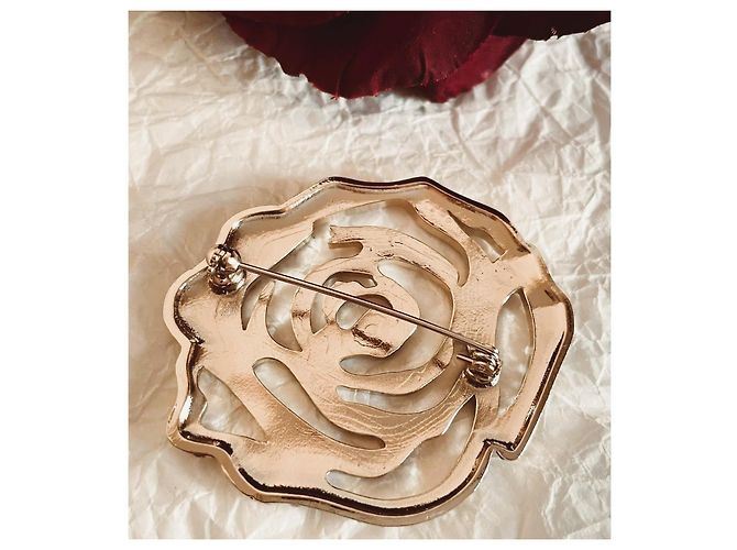 Bellissima spilla Blugirl di BLUMARINE a forma di rosa con cristalli Bianco D'oro - vista 7