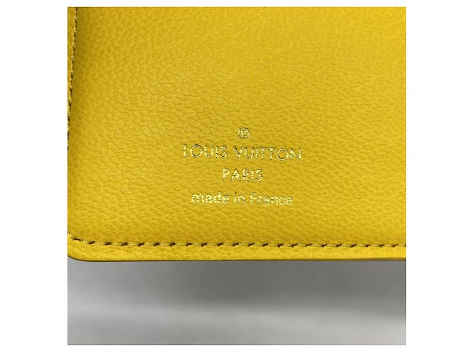 Cartera Lou Coussin Louis Vuitton Amarillo - vista 4
