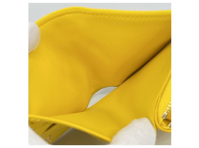 Cartera Lou Coussin Louis Vuitton Amarillo - vista 7