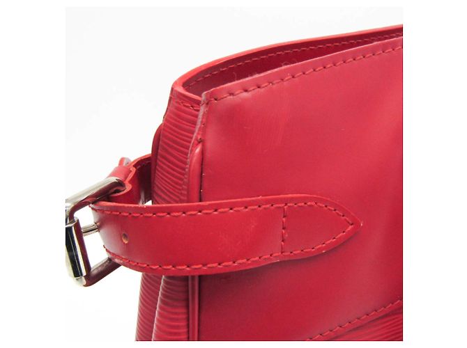 Bolso Louis Vuitton Epi Passy GM en Rouge Roja - vista 10