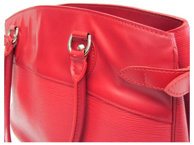 Bolso Louis Vuitton Epi Passy GM en Rouge Roja - vista 11
