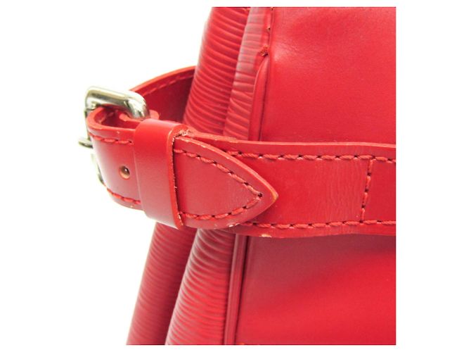 Bolso Louis Vuitton Epi Passy GM en Rouge Roja - vista 13