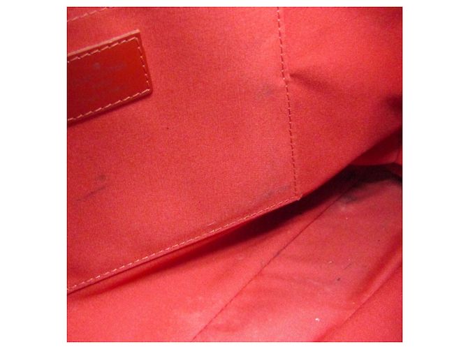 Bolso Louis Vuitton Epi Passy GM en Rouge Roja - vista 18