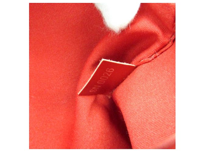 Bolso Louis Vuitton Epi Passy GM en Rouge Roja - vista 20